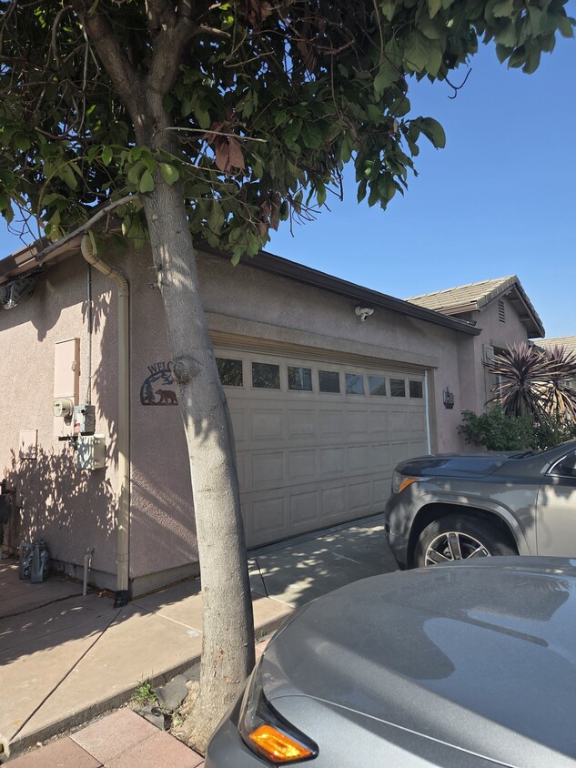 Building Photo - 3929 Anastasia Ln