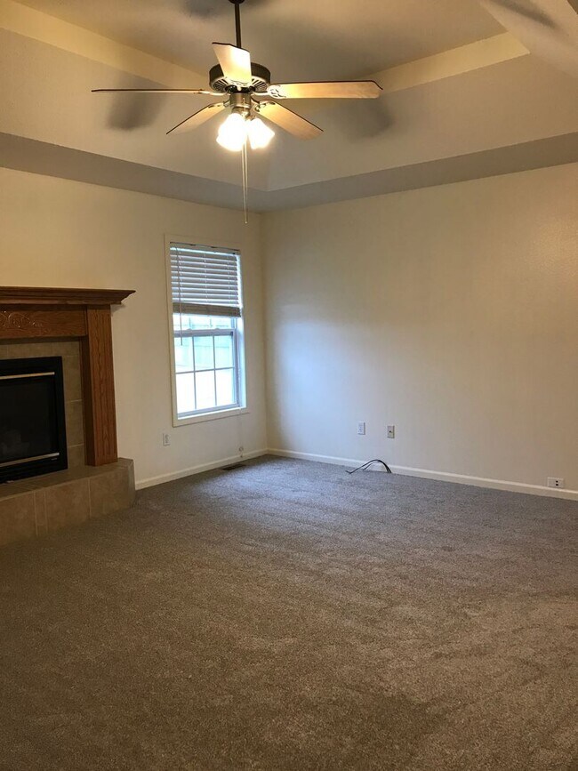 Building Photo - Executive Rental - Charming 3-bedroom 2 ba...