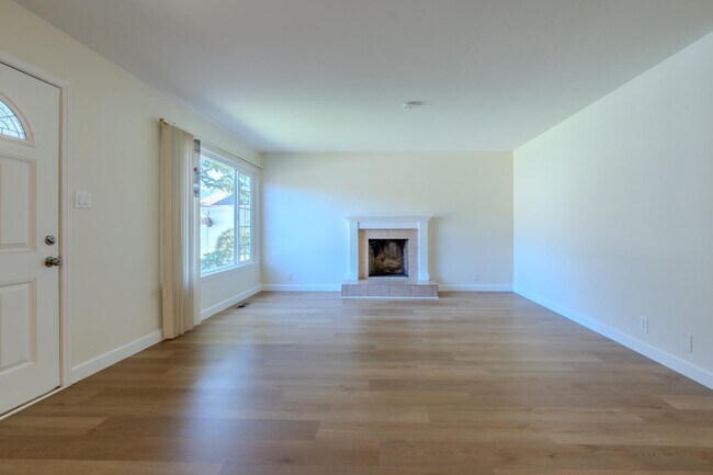 Foto del edificio - 1384 Rosita Rd