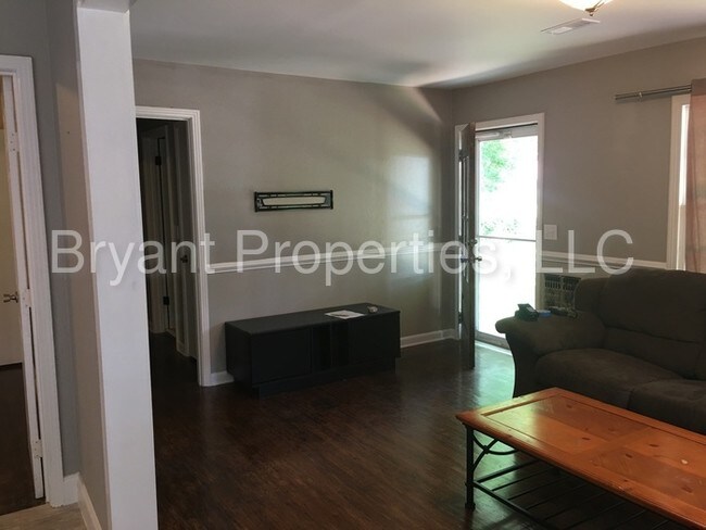 Building Photo - 3609 Sabre Dr