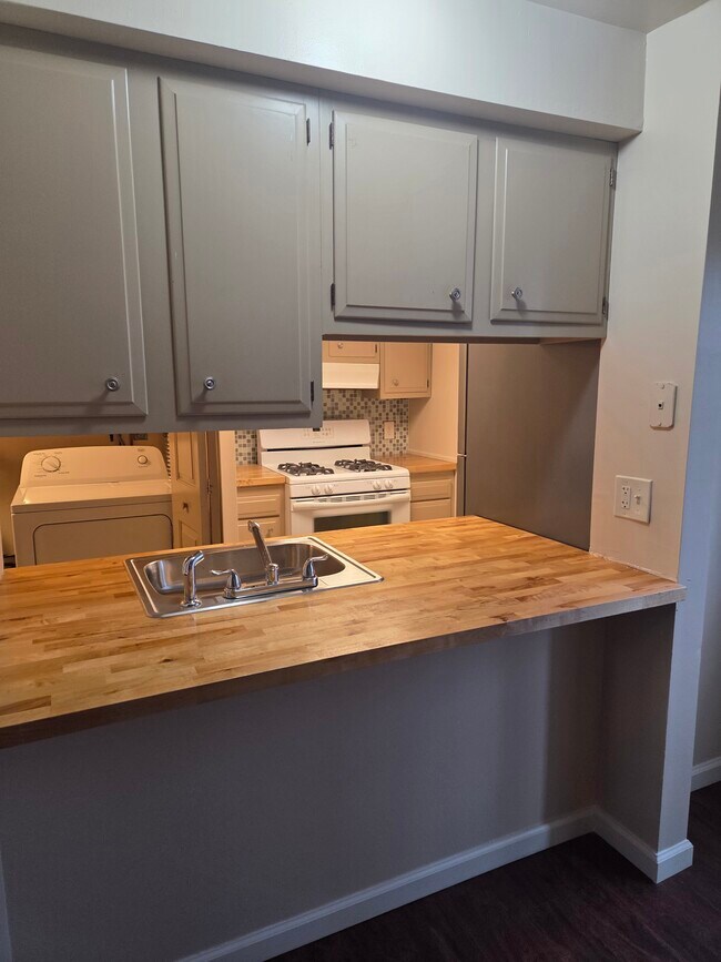 Foto del edificio - 524 Mercer Rd