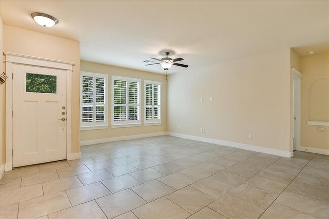 Building Photo - 10908 Railway Ln