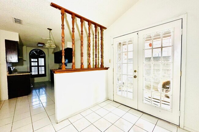 Foto del edificio - 1439 Los Ebanos Dr