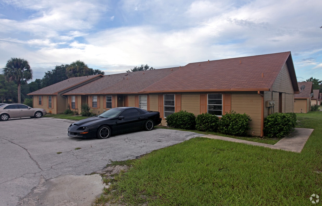 Sandalwood Village Apartments in Oviedo, FL