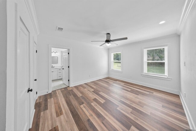 Building Photo - 105 3rd St