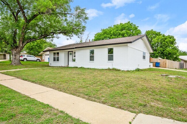 Foto del edificio - 9006 Lodge Ct