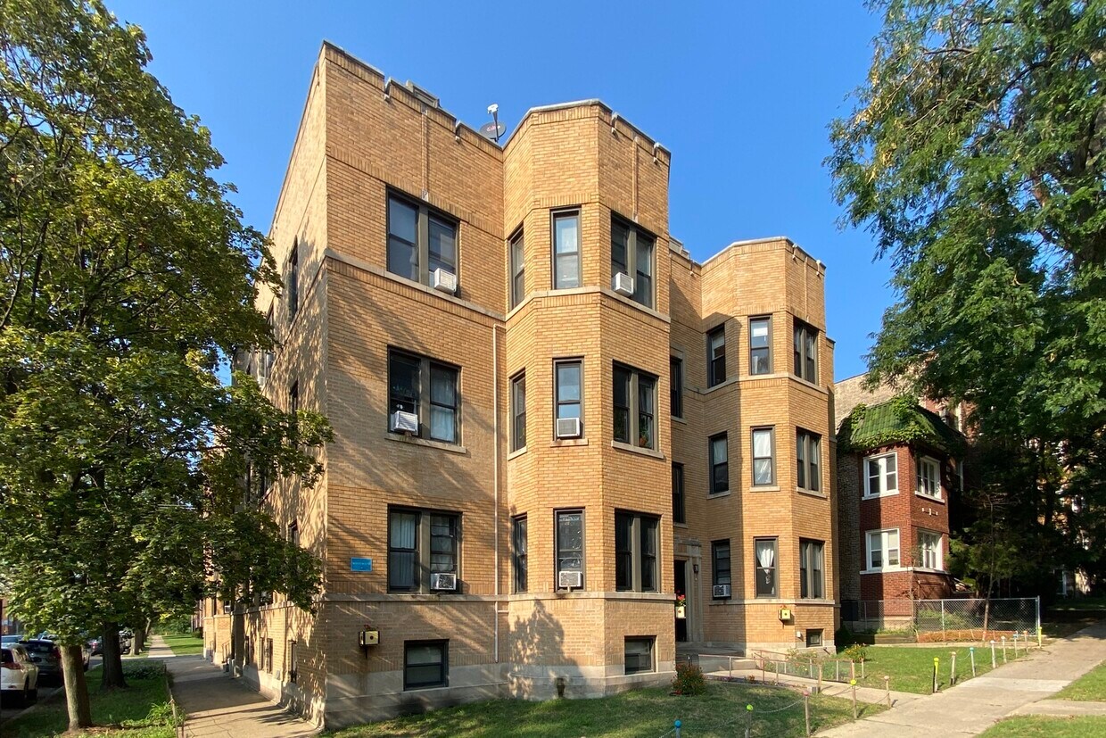 Primary Photo - 6509 N Hoyne Ave