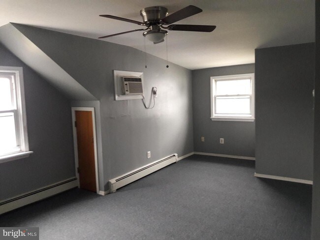 Building Photo - 1040 Woodbine Ave