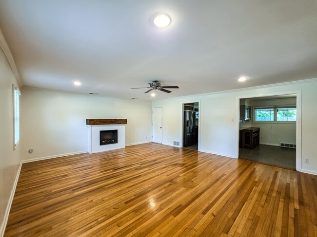 Foto del edificio - 5226 Princeton Rd