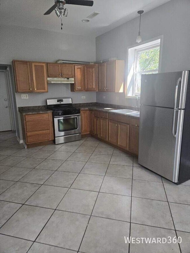 Foto del edificio - 2243 S Sawyer Ave