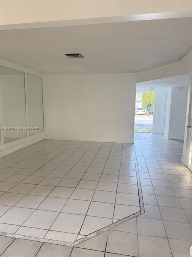 Foto del edificio - 7960 SW 6th St