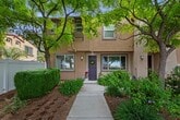 Foto principal - Beautiful 3 bedroom townhouse available fo...