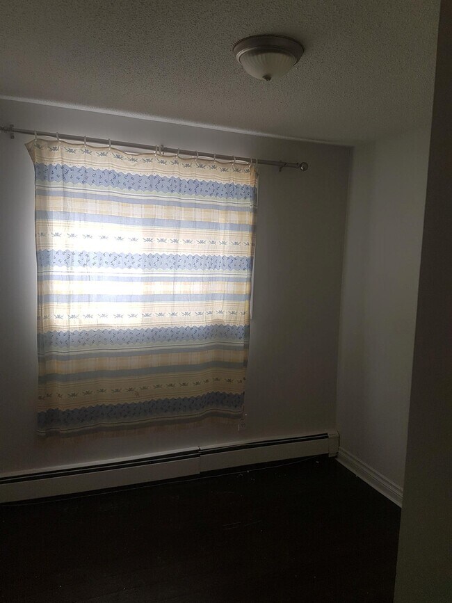 Photo du bâtiment - 2 Bed 1 Bath Unit in Edmonton, AB