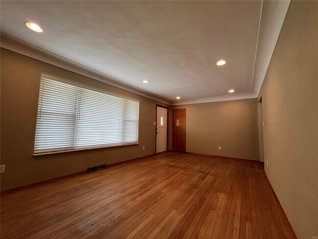 Building Photo - 811 Scott Troy Rd