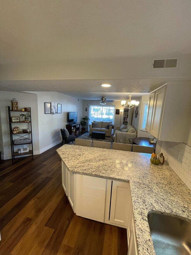 Foto del edificio - 2 bedroom condo