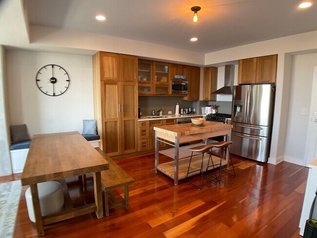 Foto del edificio - Rare Greenbridge Rental with West Facing Long Range Views!