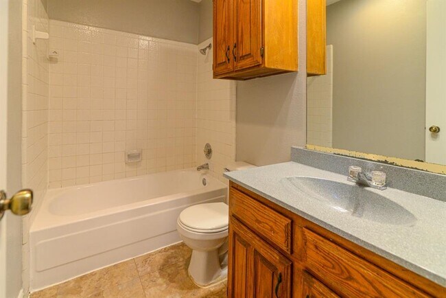 Building Photo - 728 Via Miramonte