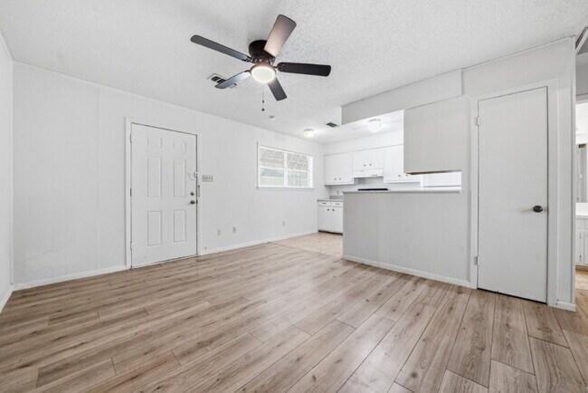 Foto del edificio - 204 W Lampasas St