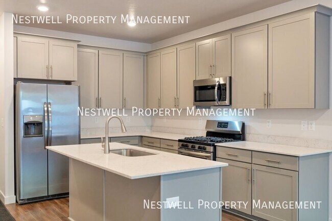 Building Photo - Beautiful 3-bed Townhome in North Salt Lake