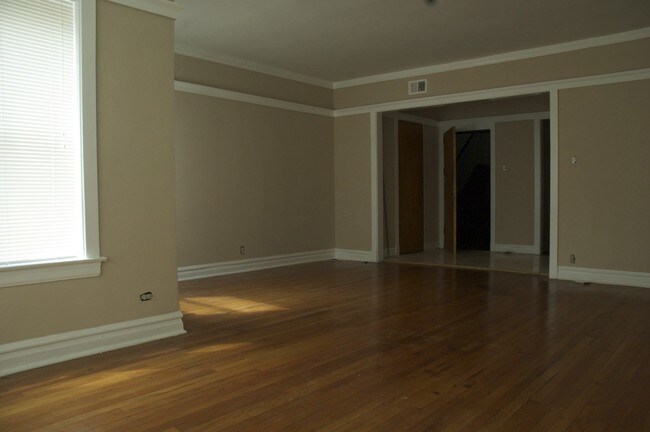 Building Photo - 6636 S Woodlawn Ave