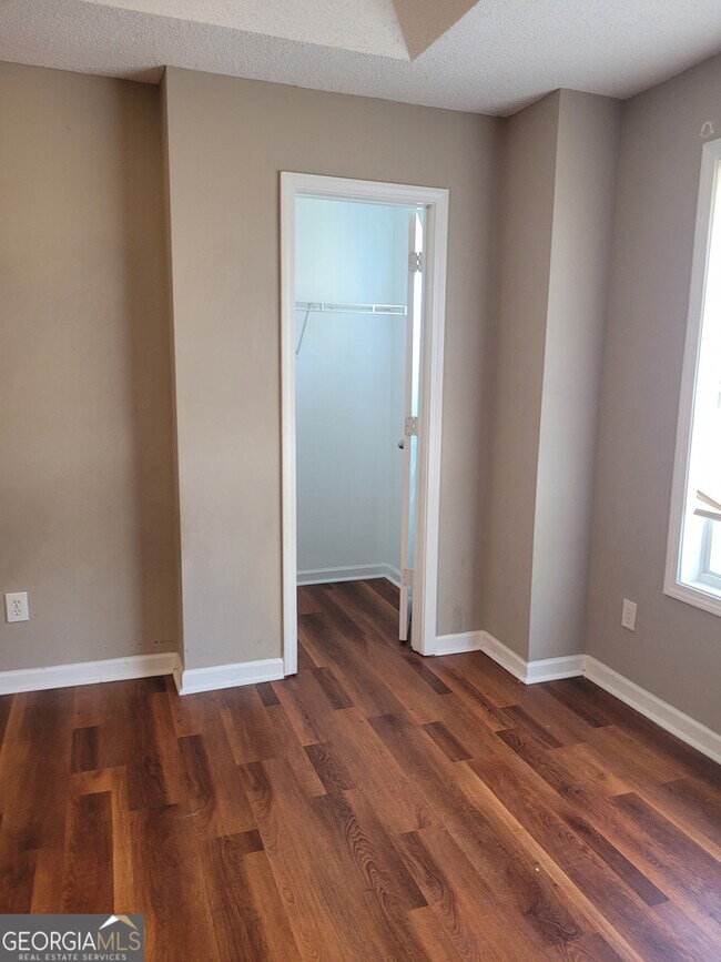 Foto del edificio - 8576 Thomas Rd