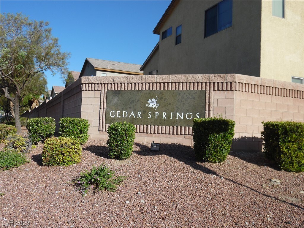 Foto principal - 8025 Cool Springs St