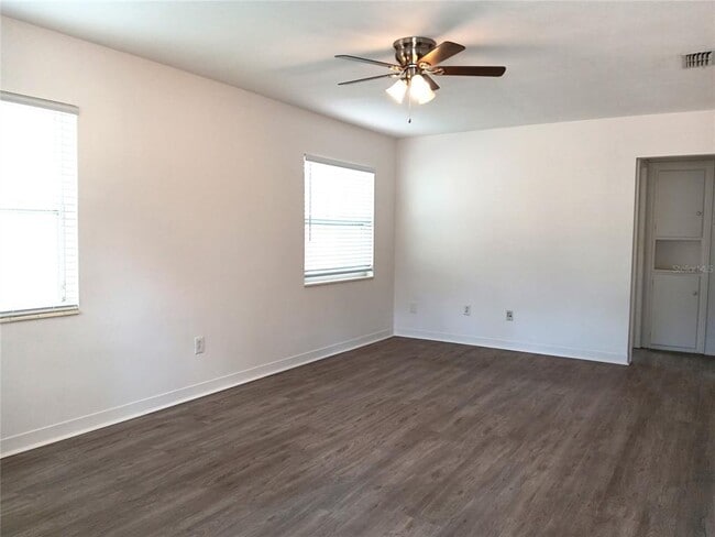 Building Photo - 4942 Oxford Ave N