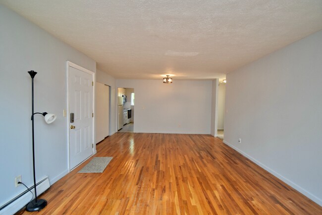 Foto del edificio - 6305 Englewood Ave