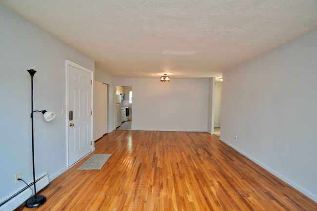 Building Photo - 6305 Englewood Ave