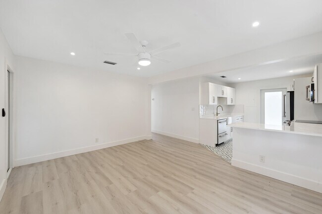Building Photo - 514 52nd St