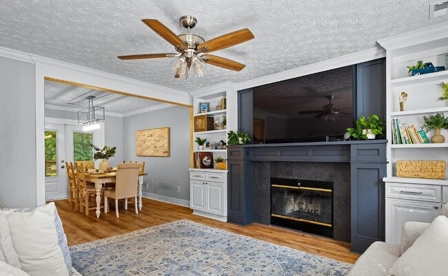 Building Photo - 818 Vinson Ln