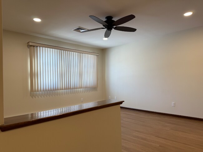 Building Photo - 520 3rd Ave