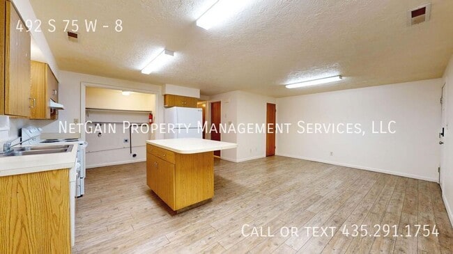 Foto del edificio - 492 S 75 W