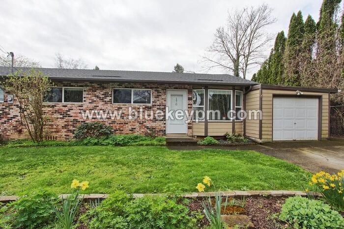 3 Bed, 1 Bath Duplex With Fenced Yard in Gresham Near Gresham High School - 3 Bed, 1 Bath Duplex With Fenced Yard in Gresham Near Gresham High School