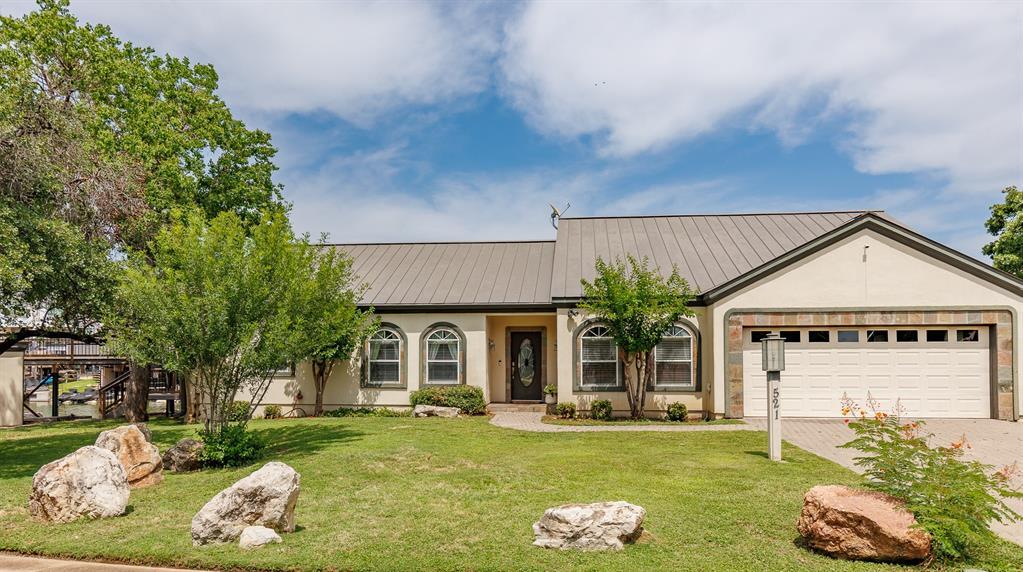 Foto principal - 521 Lucy Ln