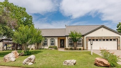 Building Photo - 521 Lucy Ln