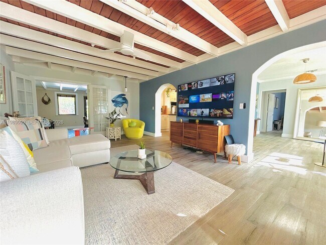 Foto del edificio - 1175 NE 131st St