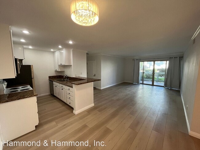 Building Photo - 1 br, 1 bath House - 23663 Park Capri #125