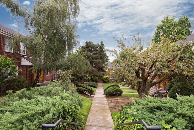 Photo - 1 Bedroom Vintage Lovers Dream Apartment