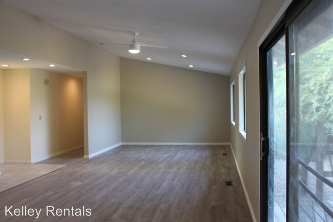 Building Photo - 1043 Lupine Rd