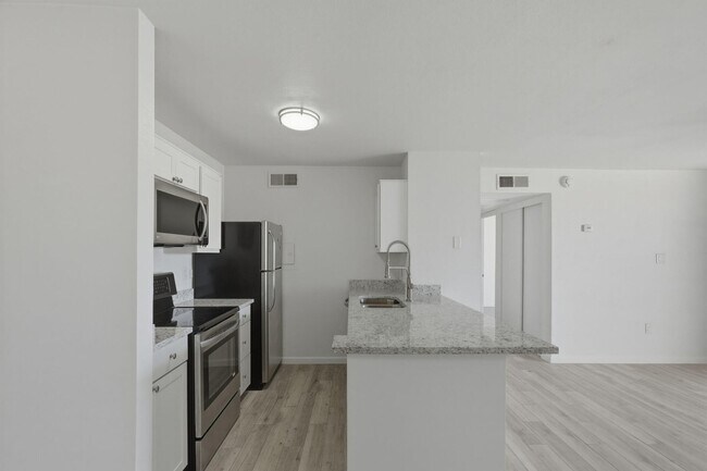 Foto del edificio - 8055 E Thomas Rd