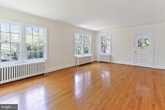 Building Photo - 8901 Montgomery Ave