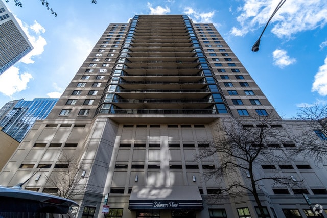 Building Photo - 33 W Delaware Pl