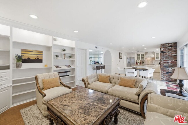 Building Photo - 8972 Sailport Dr