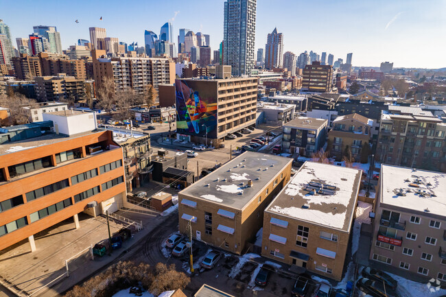 Aerial Photo - 1711 Mount Royal Apartments