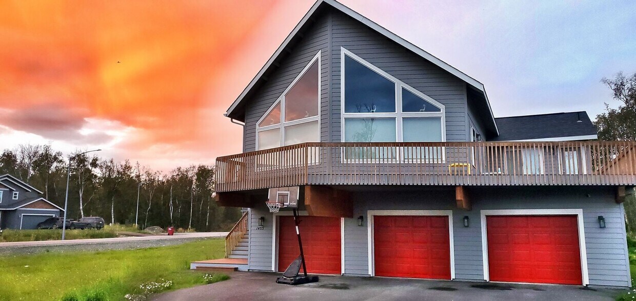 Primary Photo - Live in luxury and style in this new, mode...