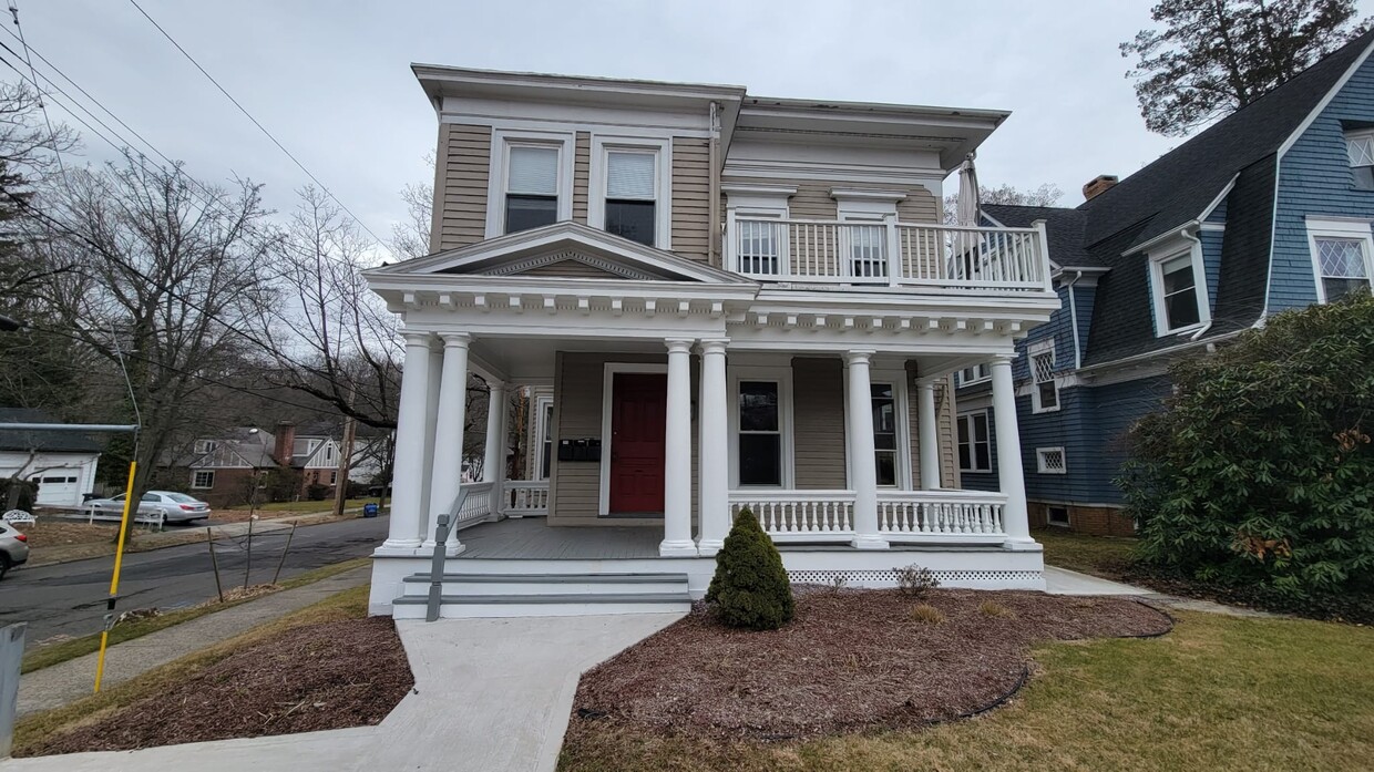 Primary Photo - 787 Whitney Ave