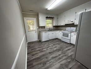 Building Photo - 223 Welch Ave
