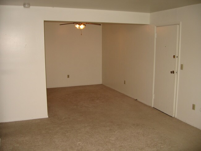 Dining Area - 4062 Sanlin Dr