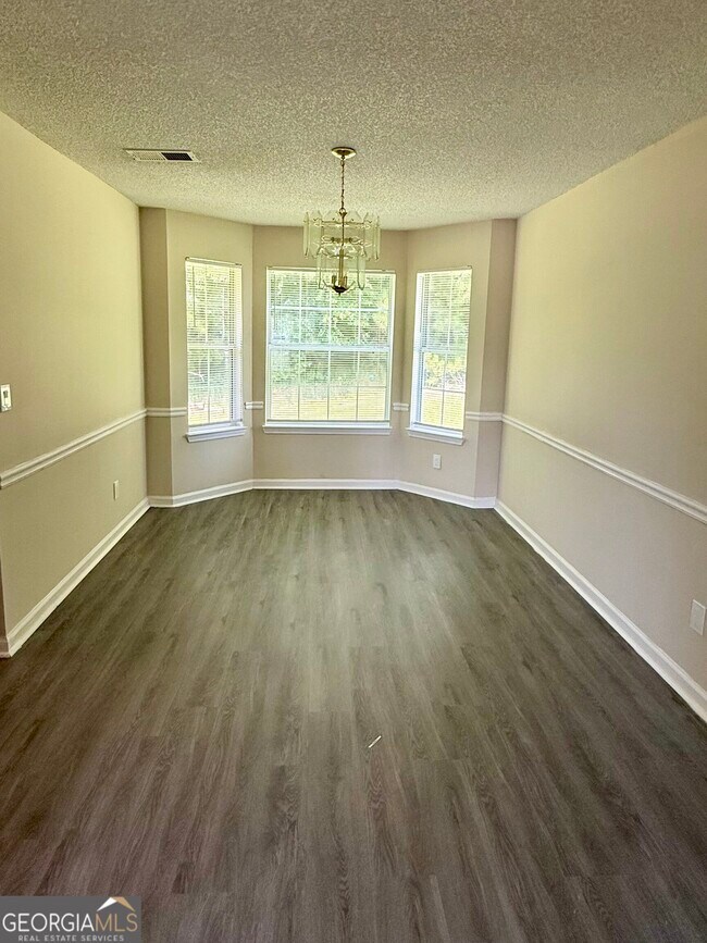 Building Photo - 5237 Round Table Dr